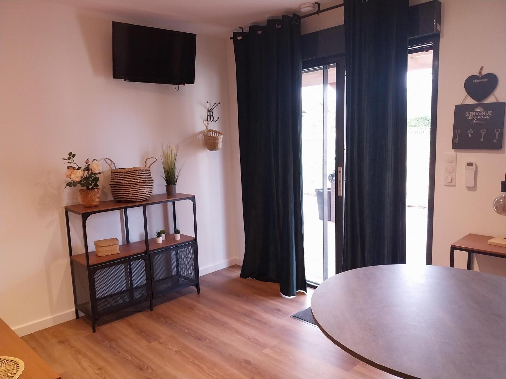Logis Hotel Restaurant Cruzel Hotel 2*